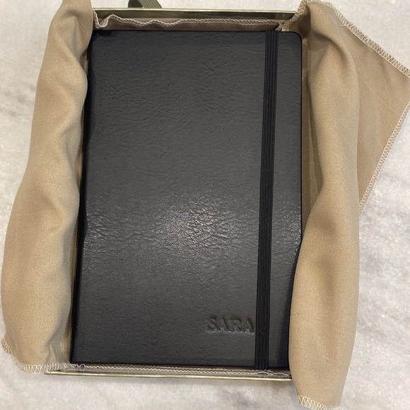LEVENGER personalized “Sara” Luxe notebook - Black Small - Picture 4 of 10